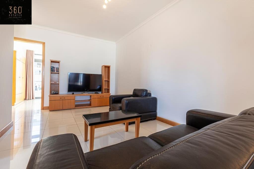 Comfortable Penthouse, Served With Lift, Wifi & Ac By 360 Estates Gzira Экстерьер фото