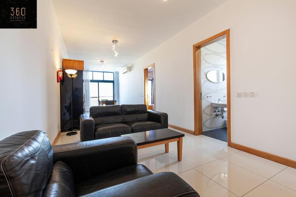Comfortable Penthouse, Served With Lift, Wifi & Ac By 360 Estates Gzira Экстерьер фото