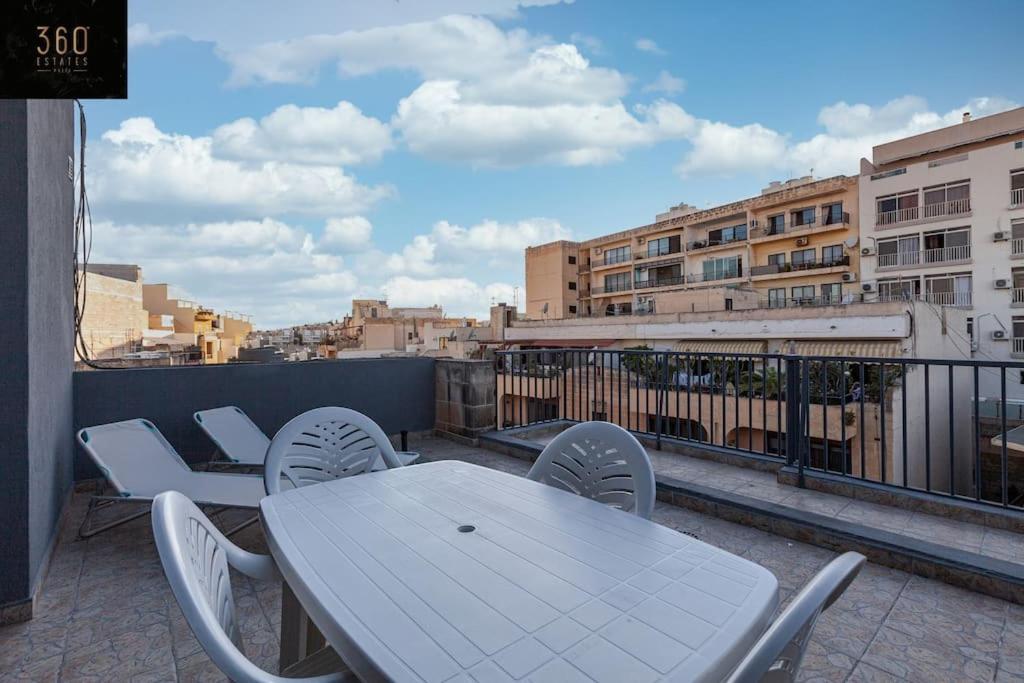 Comfortable Penthouse, Served With Lift, Wifi & Ac By 360 Estates Gzira Экстерьер фото