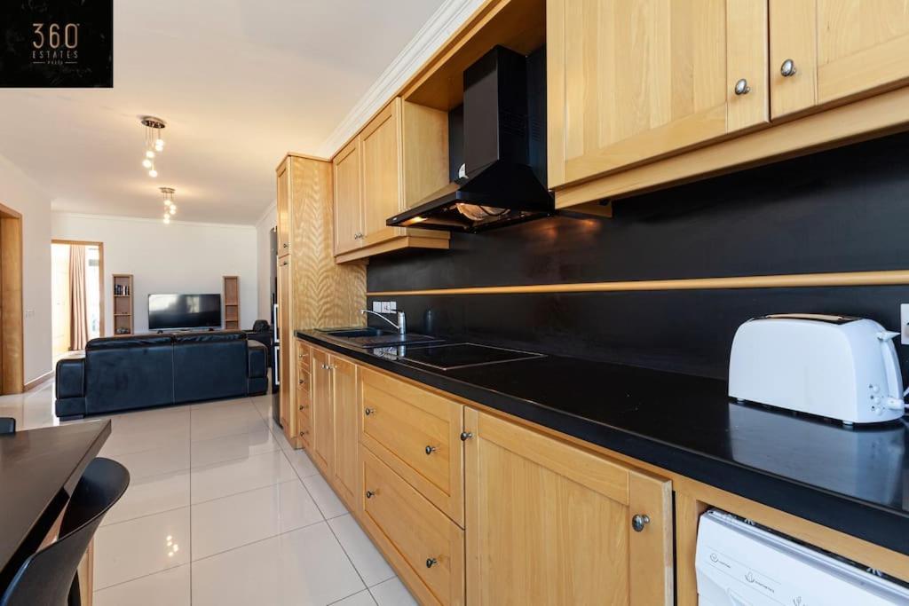 Comfortable Penthouse, Served With Lift, Wifi & Ac By 360 Estates Gzira Экстерьер фото