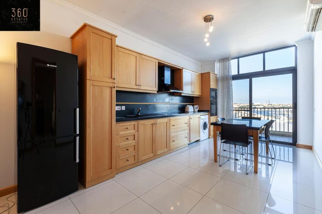 Comfortable Penthouse, Served With Lift, Wifi & Ac By 360 Estates Gzira Экстерьер фото
